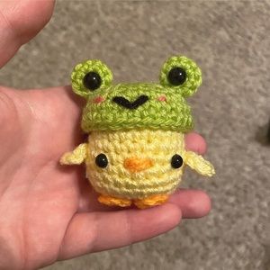 crochet chick peep with removable frog hat